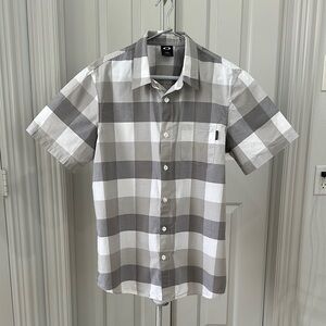 Men’s short sleeve shirt. L.